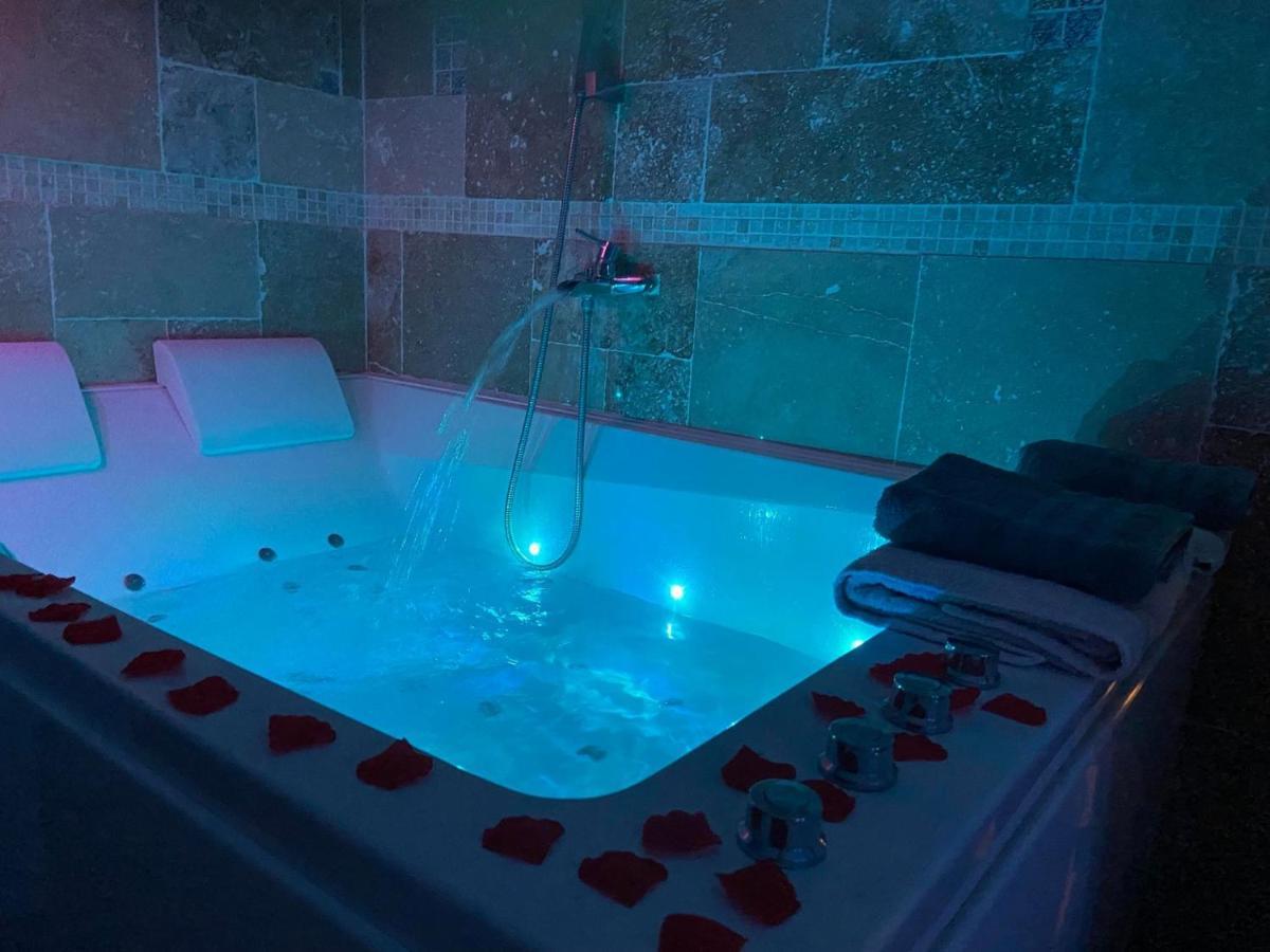 Bed and Breakfast Les Nids De La Baie Favières Zewnętrze zdjęcie