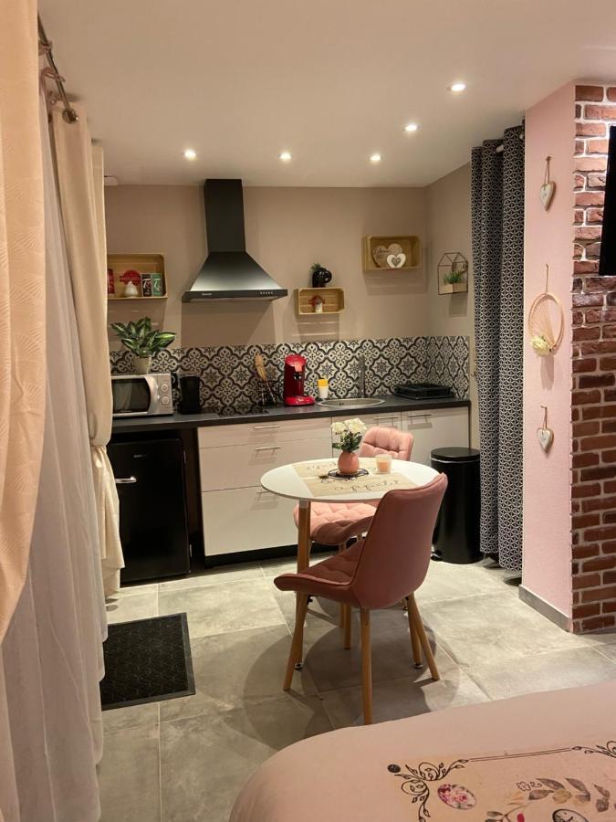 Bed and Breakfast Les Nids De La Baie Favières Zewnętrze zdjęcie
