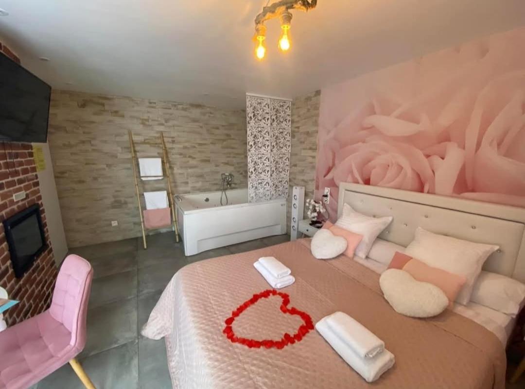 Bed and Breakfast Les Nids De La Baie Favières Zewnętrze zdjęcie